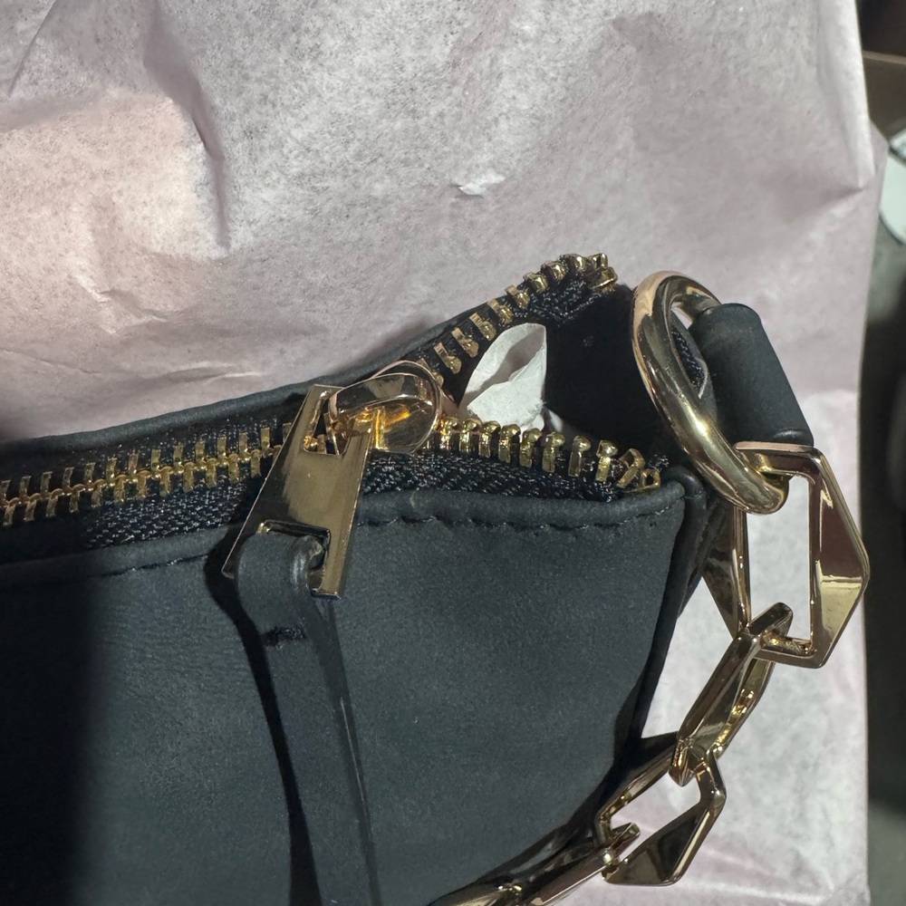 Little Black Shoulder Bag fashion purse with Gold Chain NWT super cute! - Picture 4 of 9